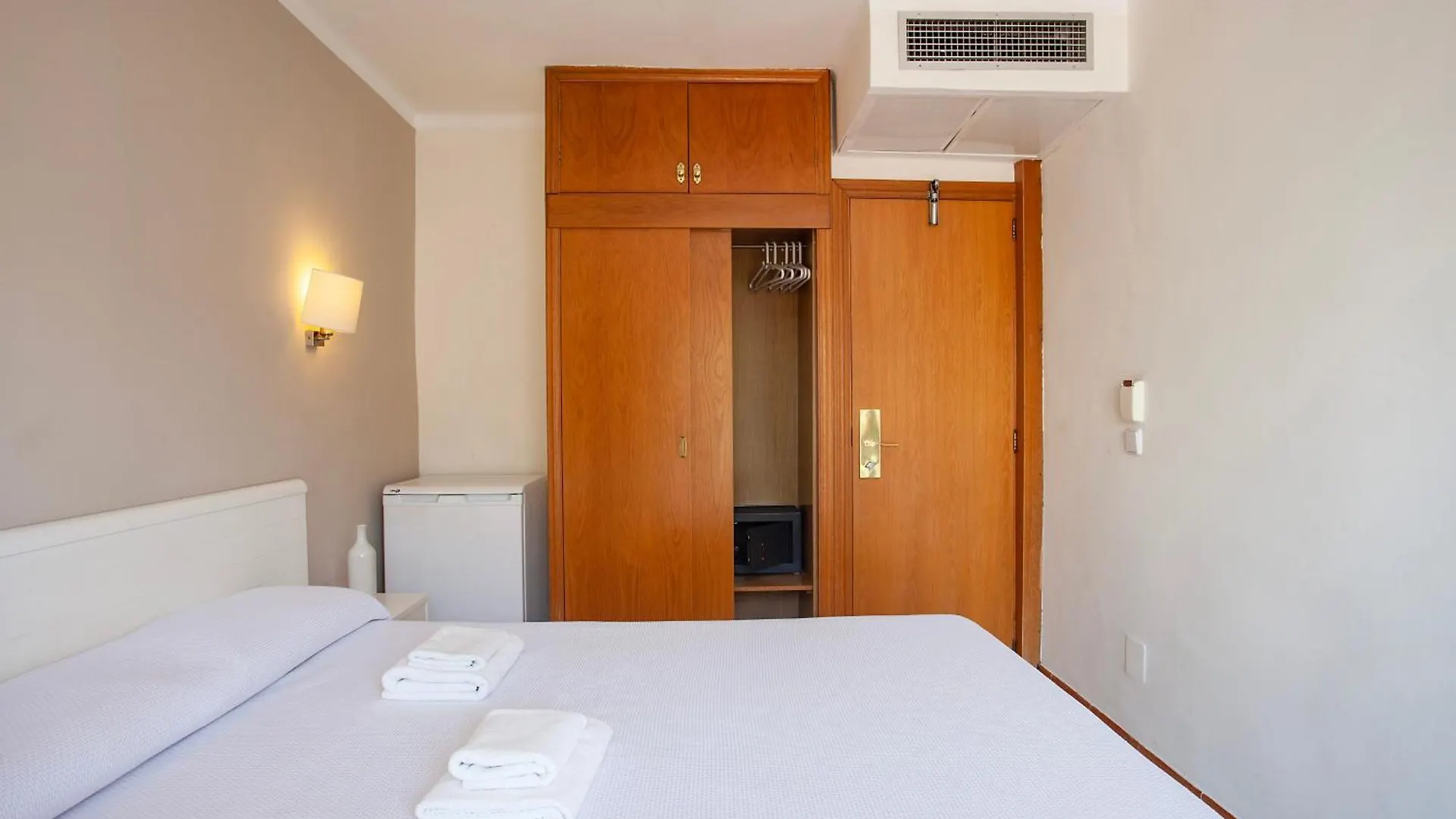 Hostal Residencia Sutimar Peguera Gæstehus